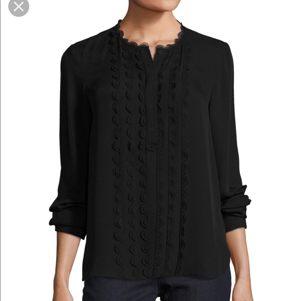 Brand new. Scalloped-trims blouse